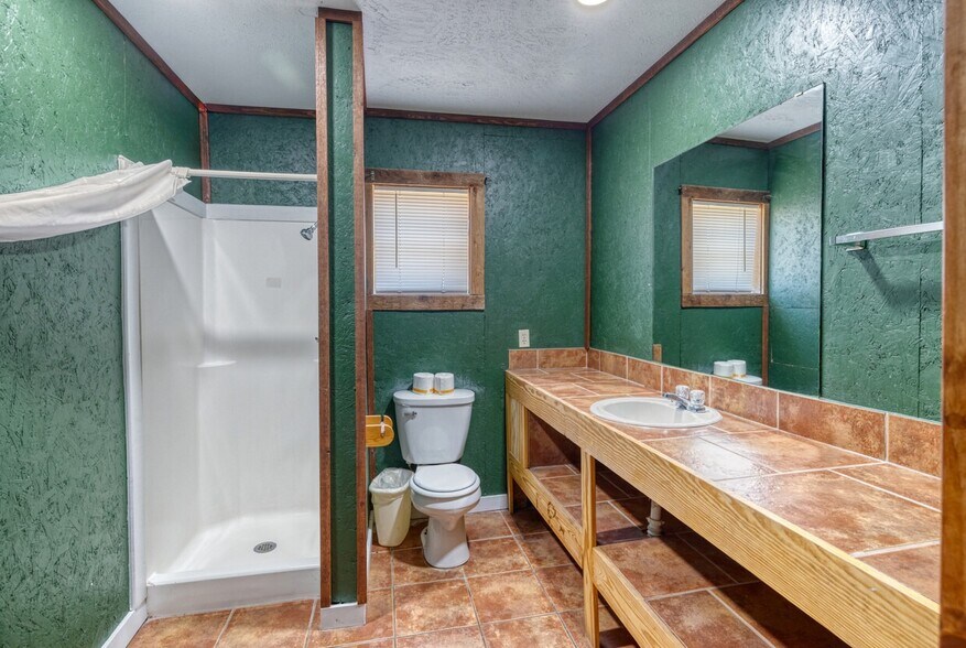 More Photos Of 49 Encino Dr, Concan Convenience Store For Sale