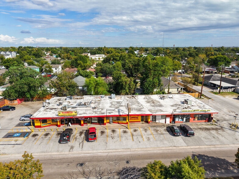 More Photos Of 3806 Irvington Blvd, Houston Freestanding For Sale