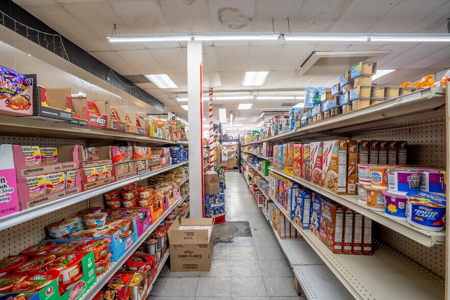 More Photos Of 4907 Maplewood Ave, Los Angeles Freestanding For Sale