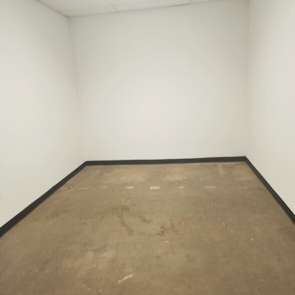 More Photos Of 615 W Wilshire Blvd, Oklahoma City Warehouse For Lease