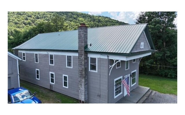 More Photos Of 174 Rockland Rd, Roscoe Flex For Sale