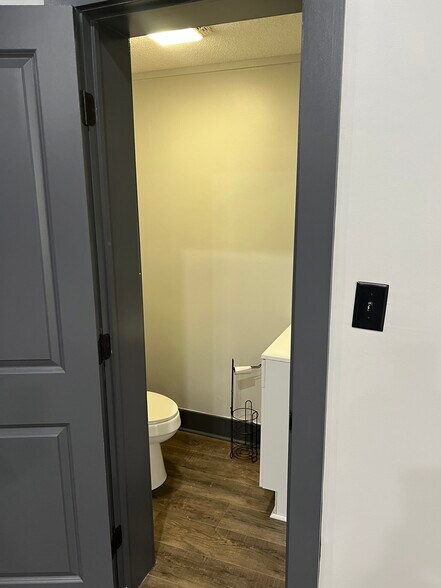 More Photos Of 1201 N Ashley St, Valdosta Auto Repair For Sale