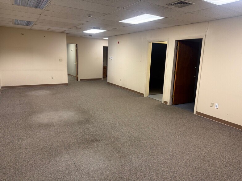 More Photos Of 67 Beverage Hill Ave, Pawtucket Industrial For Lease