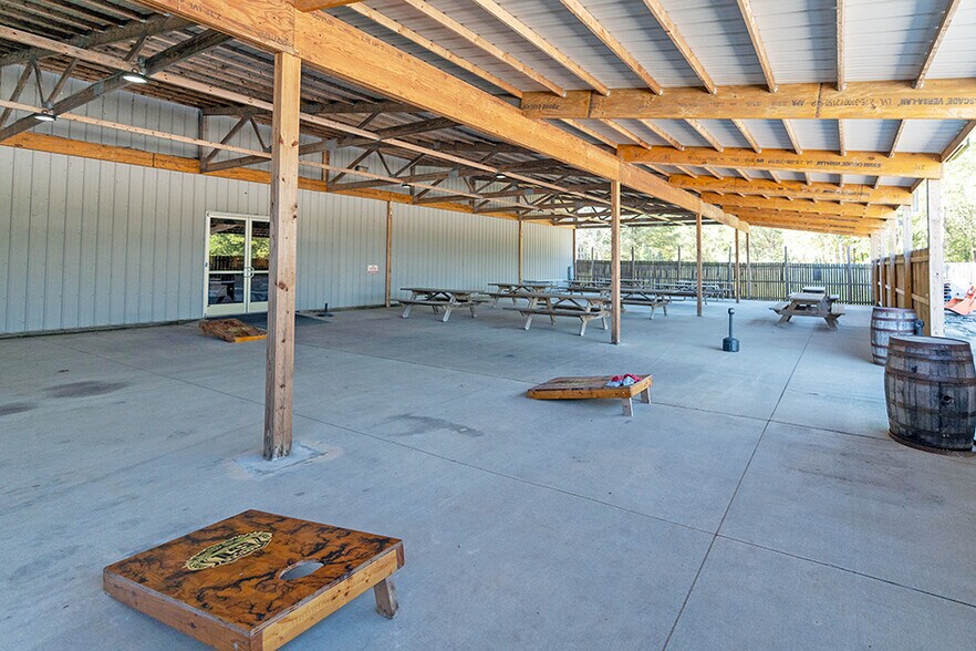 More Photos Of 18967 N US Highway 51, Elkville Mixed Retail For Sale