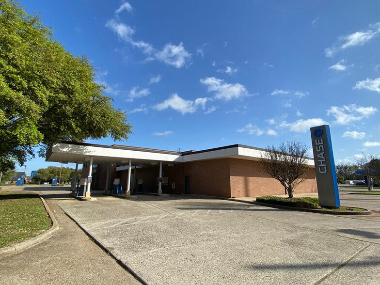 More Photos Of 1935 Airline Dr, Bossier City Bank For Sale
