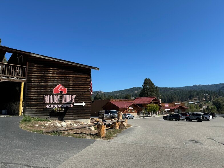 More Photos Of 522 S Middlefork Rd, Garden Valley General Retail For Sale