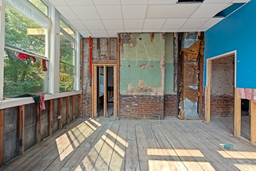 More Photos Of 101 St Clair St, Frankfort Loft Creative Space For Sale
