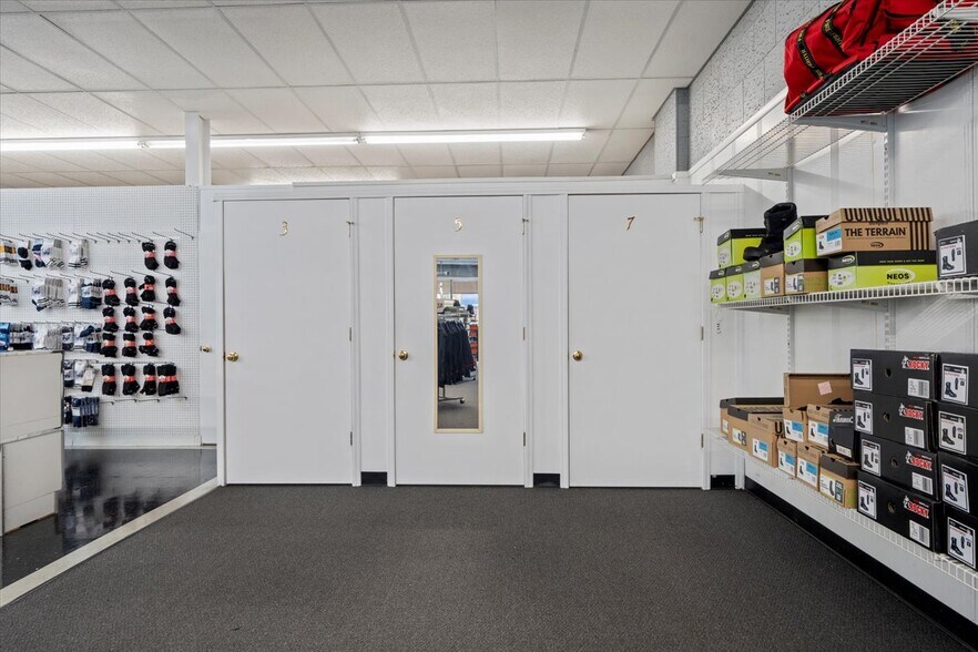 More Photos Of 4711 State Rd, Cleveland Storefront For Sale