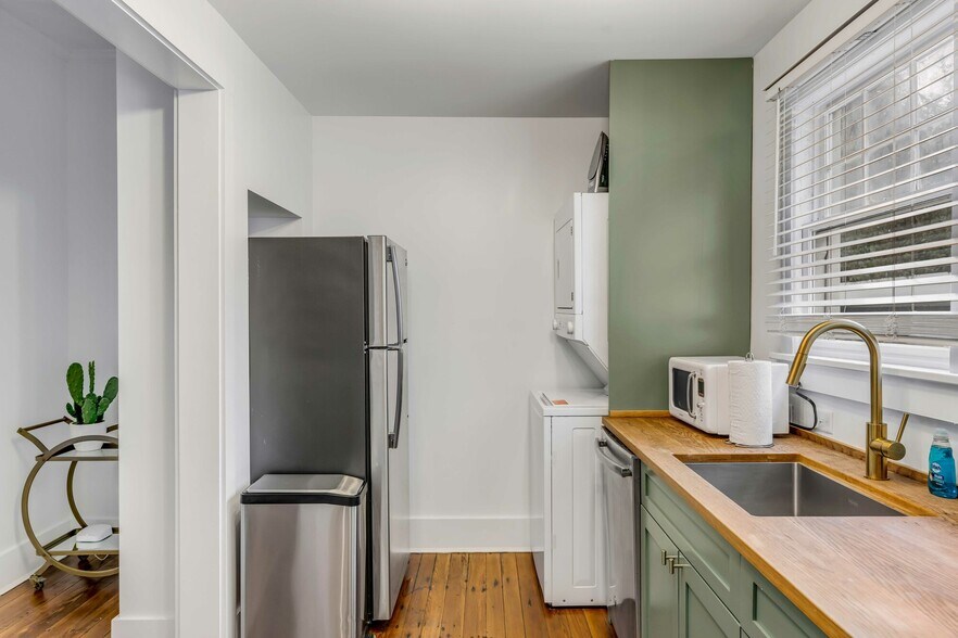 More Photos Of 140 Spring St, Charleston Hospitality For Sale