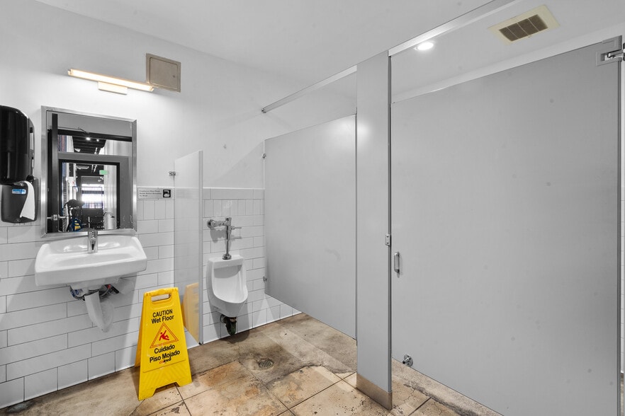 More Photos Of 2144-2146 Colorado Blvd, Los Angeles Restaurant For Sale