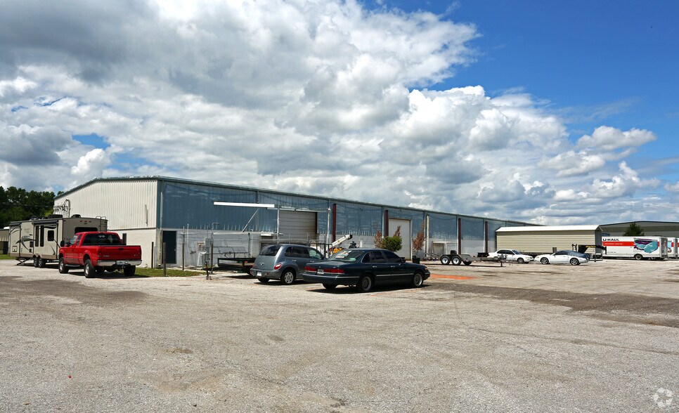 More Photos Of 820 Creative Dr, Lakeland Manufacturing For Lease