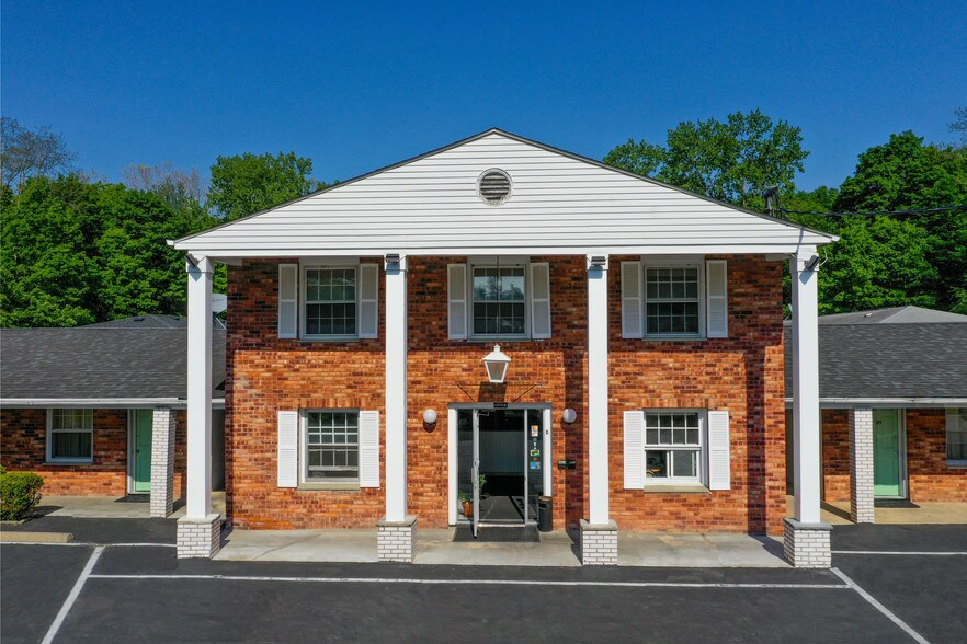 More Photos Of 4100 Albany Post Rd, Hyde Park Hotel For Sale