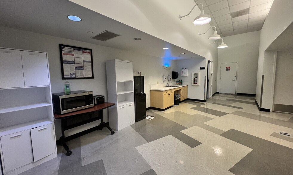 More Photos Of 8312 S Hardy Dr, Tempe Warehouse For Lease