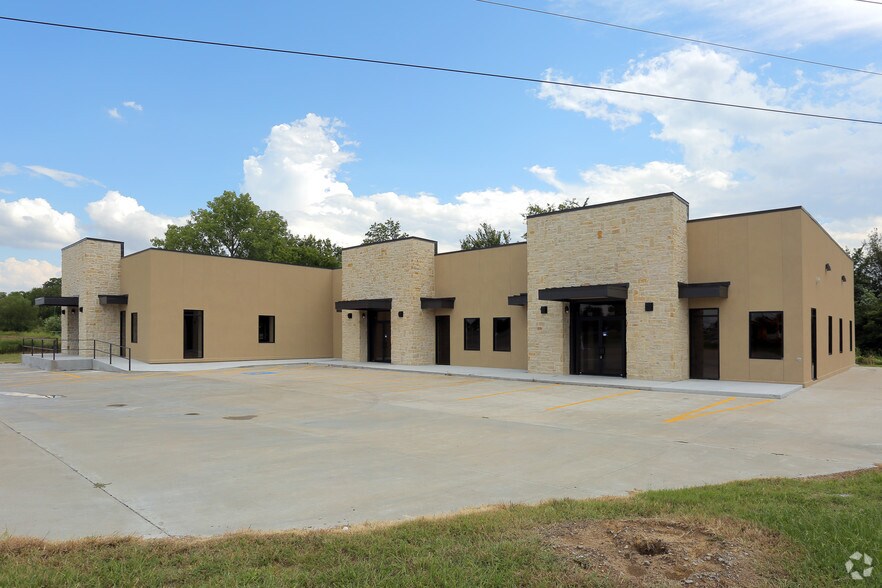More Photos Of 1516 N Lynn Riggs Blvd, Claremore Freestanding For Lease