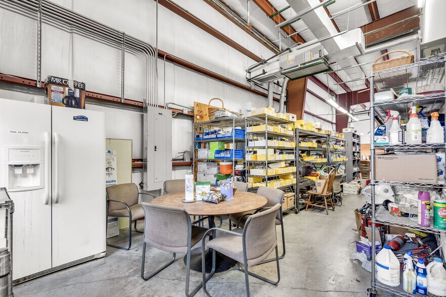 More Photos Of 3709 Interstate Park Rd S, Riviera Beach Light Manufacturing For Sale