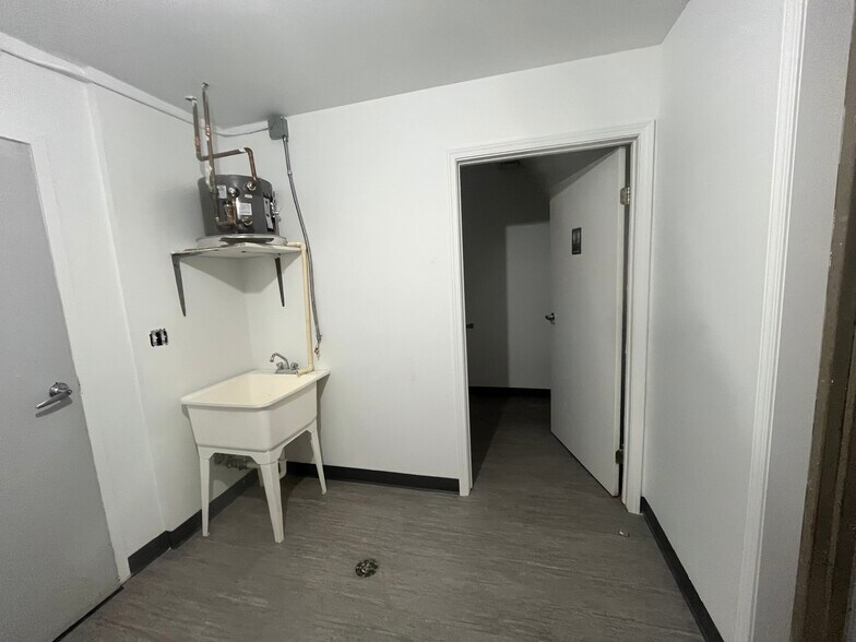 More Photos Of 6211 S Westnedge Ave, Portage Freestanding For Lease