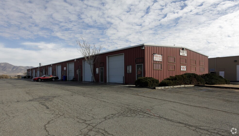 Primary Photo Of 14015 Pioneer Rd, Apple Valley Service For Lease