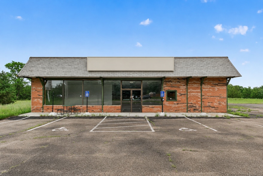 More Photos Of 15825 NW 7th Ave, Andover Convenience Store For Lease