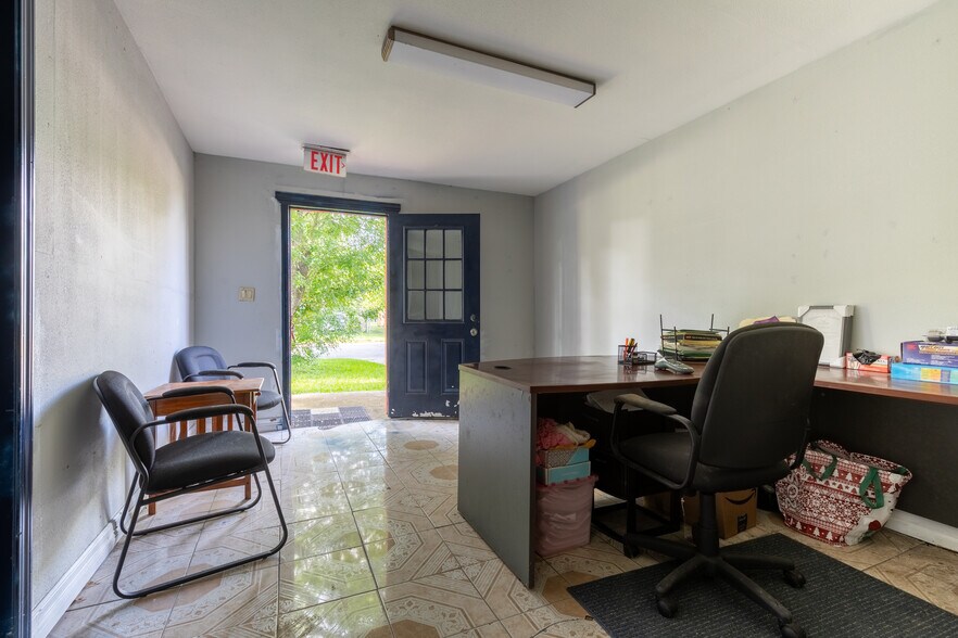 More Photos Of 141 Campbell Ave, Pasadena Specialty For Sale
