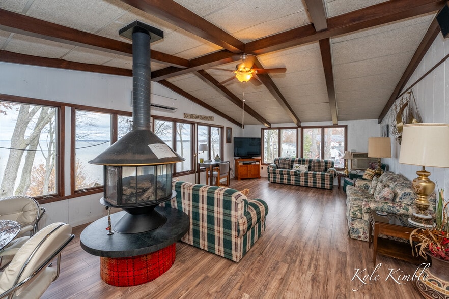 More Photos Of 104 W Houghton Lake Dr, Prudenville Hotel For Sale