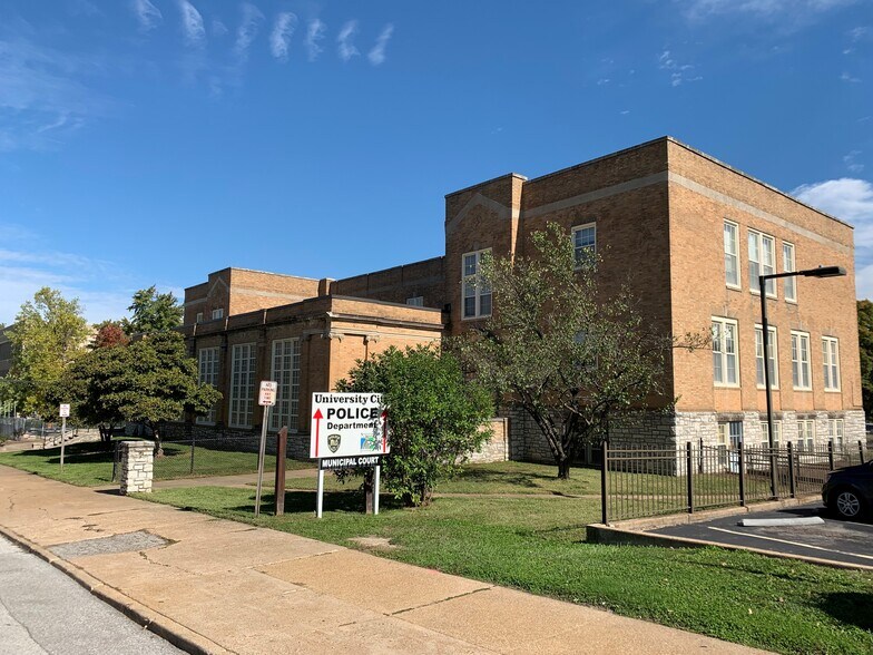 More Photos Of 711 Kingsland Ave, University City Schools For Lease