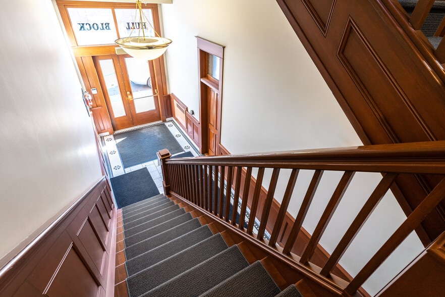 More Photos Of 10601 97th St NW, Edmonton Apartments For Sale