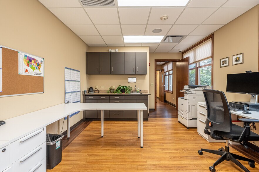 More Photos Of 16610 W 159th St, Lockport Medical For Sale