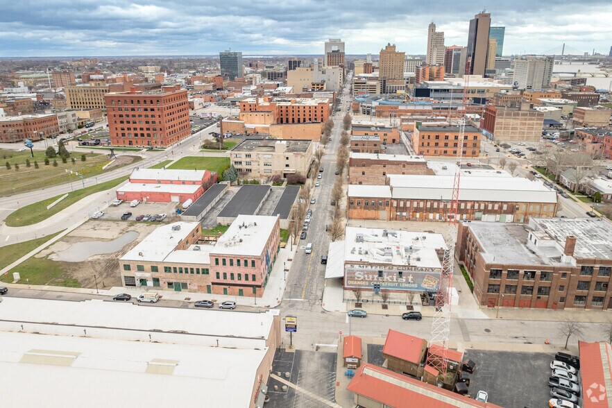 More Photos Of 608 Market St, Toledo Warehouse For Lease