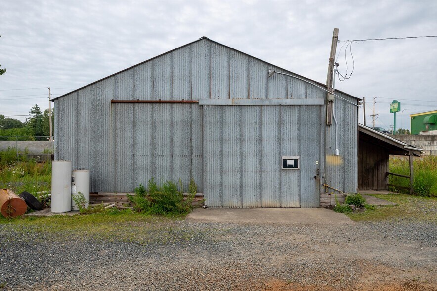 More Photos Of 120 W Smith Rd, Bellingham Service For Sale