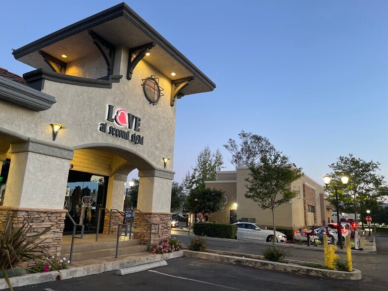 More Photos Of 3637-3755 E Thousand Oaks Blvd, Thousand Oaks Unknown For Lease