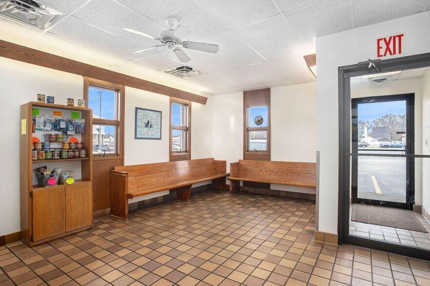 More Photos Of 2007 E Apple Ave, Muskegon Medical For Sale