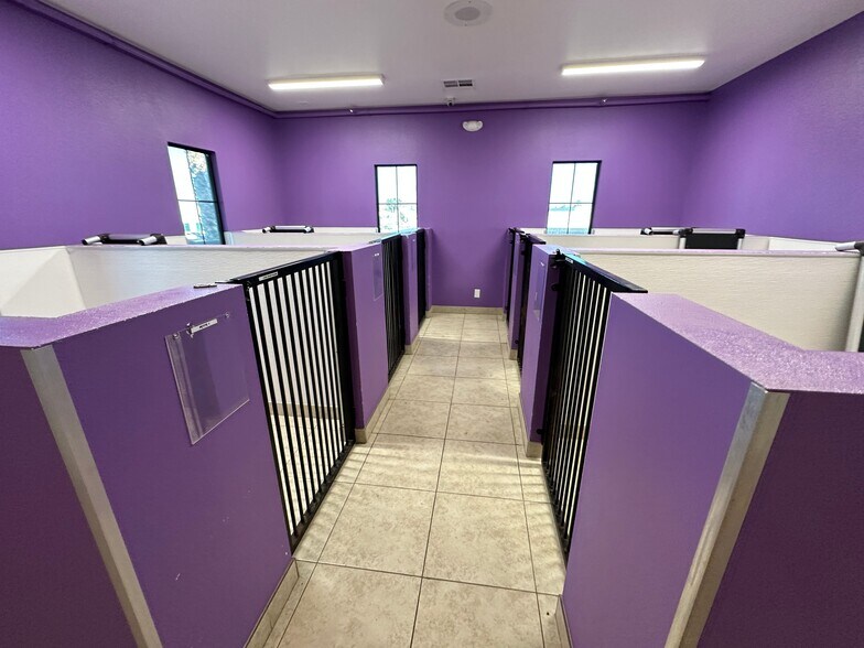 More Photos Of 6188 S Sandhill Rd, Las Vegas Veterinarian Kennel For Sale