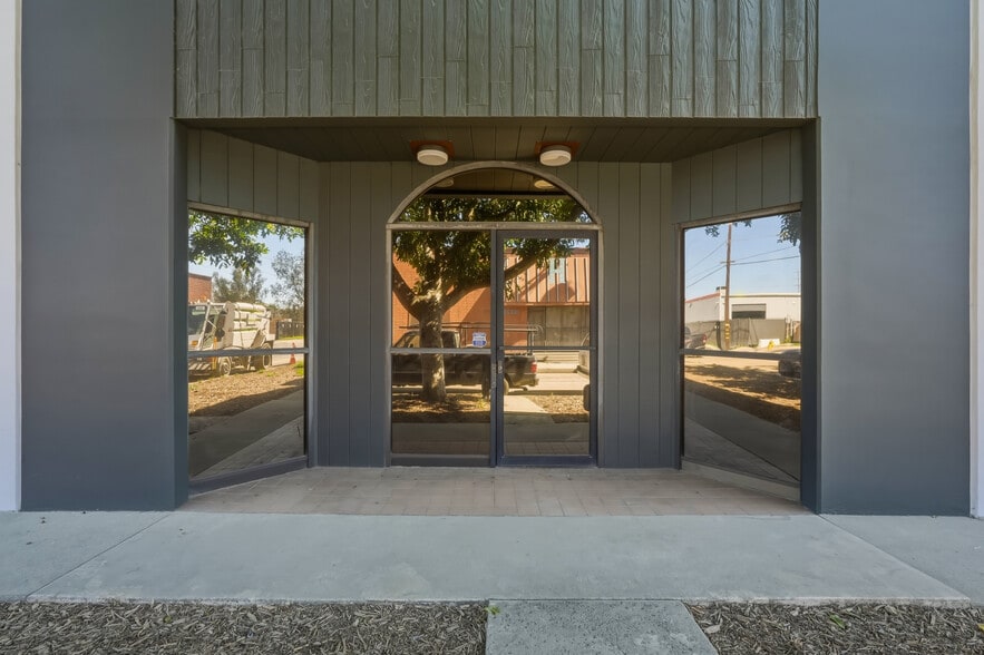 More Photos Of 12350 Montague St, Pacoima Light Manufacturing For Sale