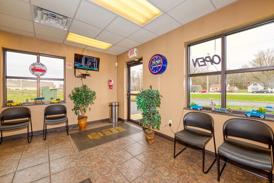 More Photos Of 5071 OH-43 Rd, Kent Auto Repair For Sale