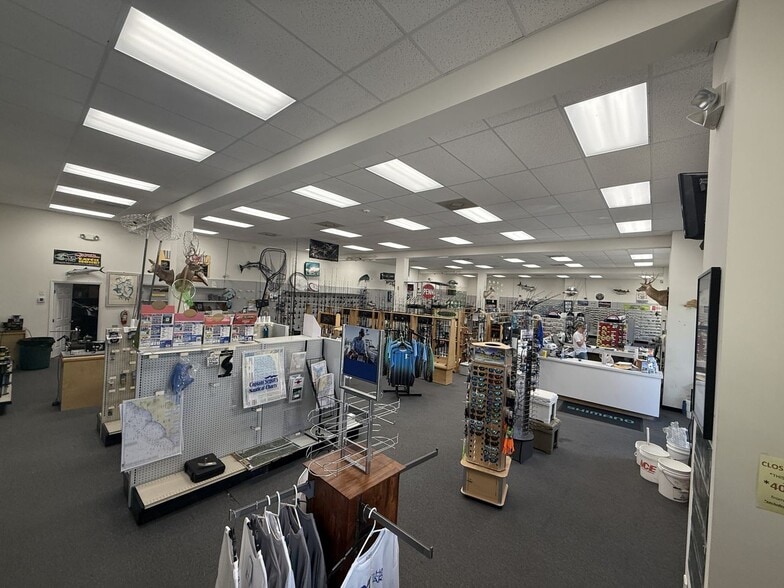 More Photos Of 215 Old Eastwood Rd, Wilmington Freestanding For Lease