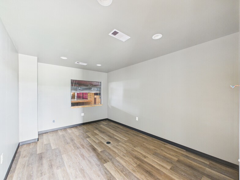 More Photos Of 431 S 17th St, West Columbia Warehouse For Lease
