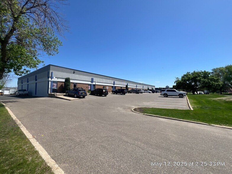 More Photos Of 7385-7399 Bush Lake Rd, Edina Showroom For Sale