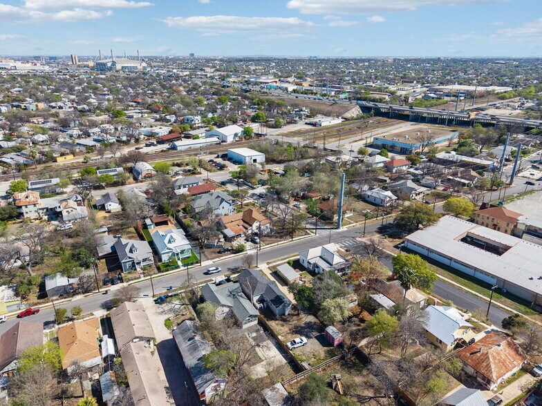 More Photos Of 204 Hunstock Ave, San Antonio Multifamily For Sale