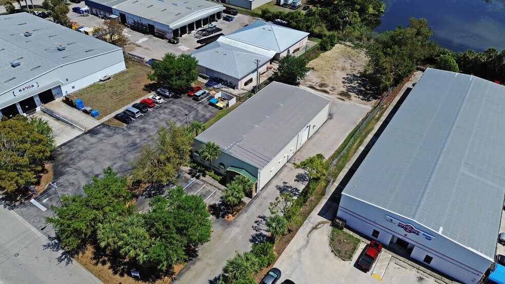 More Photos Of 5811 Corporation Cir, Fort Myers Warehouse For Sale