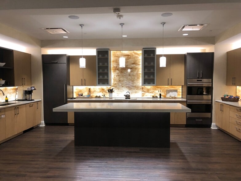 More Photos Of 334 Carondelet St, New Orleans Apartments For Sale
