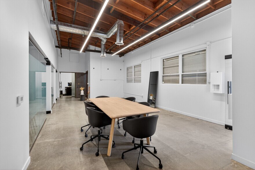 More Photos Of 1322-1326 Obispo Ave, Long Beach Warehouse For Lease