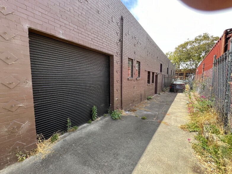 More Photos Of 2575 San Pablo Ave, Berkeley Freestanding For Sale