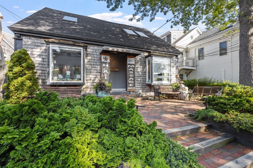 More Photos Of 182 Commercial St, Provincetown Storefront For Sale