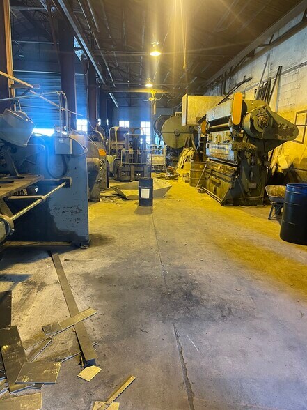 More Photos Of 431 E Broad St, Tamaqua Distribution For Sale