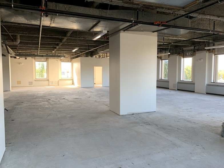 More Photos Of 4 Plaza Way, Fairhaven Bank For Lease