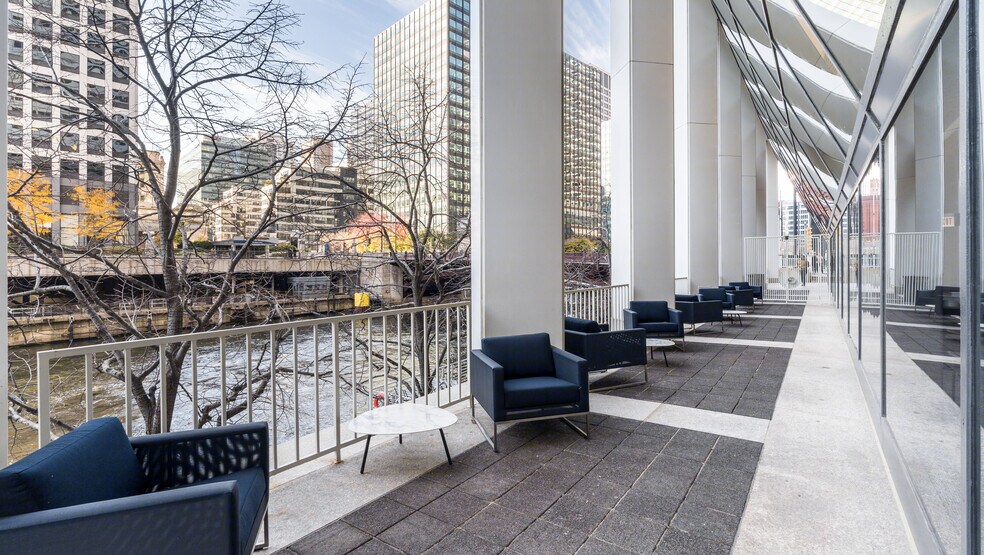 More Photos Of 200 S Wacker Dr, Chicago Office For Lease