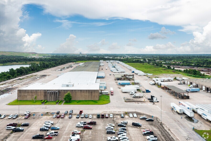 More Photos Of 5800 Mesa Dr, Houston Truck Terminal For Lease