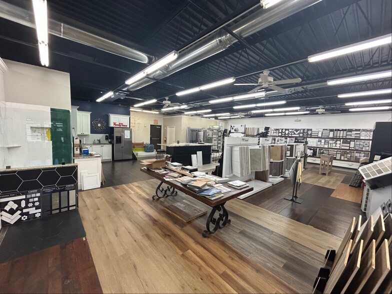 More Photos Of 1109 Dallas Dr, Denton General Retail For Lease