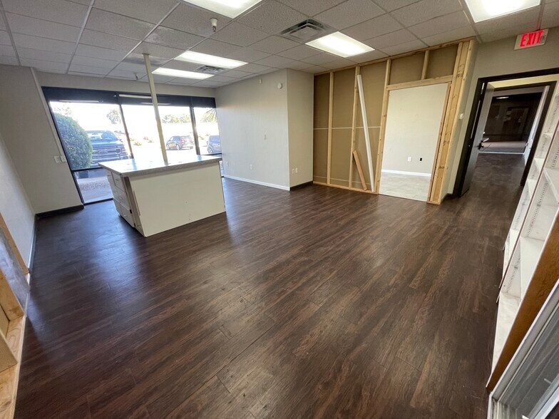 More Photos Of 15600-15650 N Black Canyon Hwy, Phoenix Office For Lease