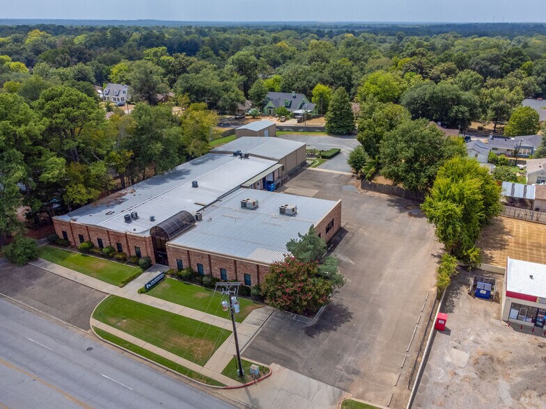 More Photos Of 611 S Mobberly Ave, Longview Flex For Sale